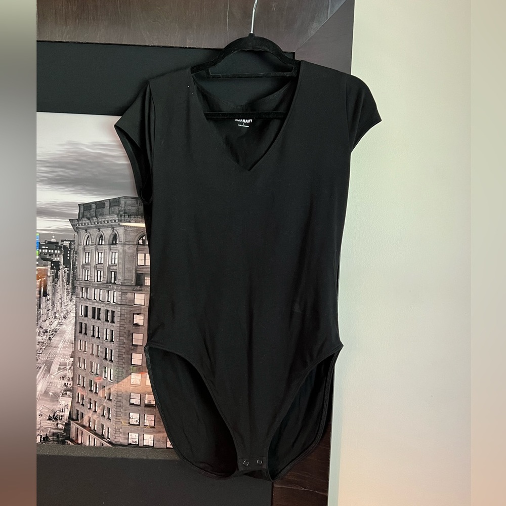 Old Navy cap sleeve black body suit. Size L. New with tags!